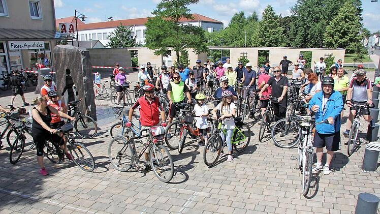 Zahlreiche Teilnehmer waren bei der Auftaktveranstaltung des Stadtradelns in Ebersdorf bei Coburg  Foto: Alexandra Kemnitzer