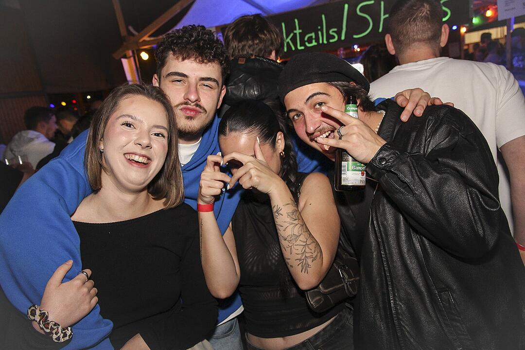 Mit vielen Party-Songs der 80er & 90er und Rock-Pop Klassikern