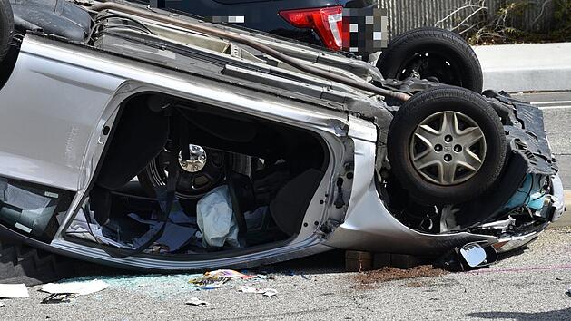 Auto, Unfall, Dach, &Uuml;berschlag