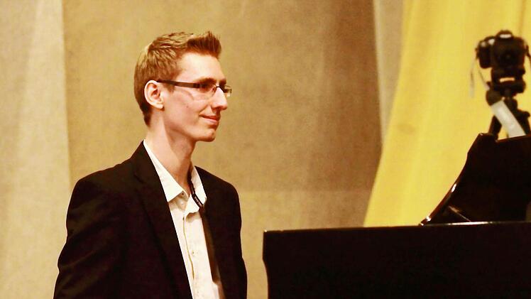 Bei seinem Konzert-Debüt im Casimirianum beeindruckte Andreas Wolff mit einem Programm unter dem Motto "Best of Ludovico Einaudi".Foto: Jochen Berger