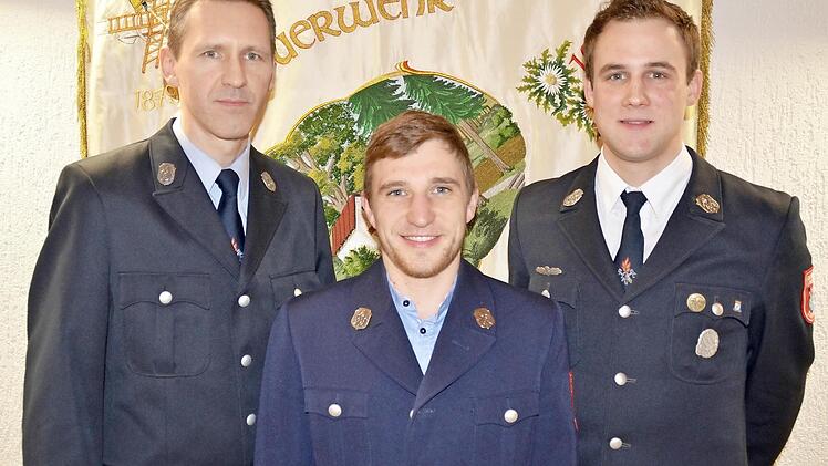 Andreas Metz (links) war viele Jahre Vorsitzender des Zahlbacher Vereins. Nun haben Benedikt Wehner (rechts) und Stefan Wehner die Vereinsführung übernommen. Foto: Kathrin Kupka-Hahn