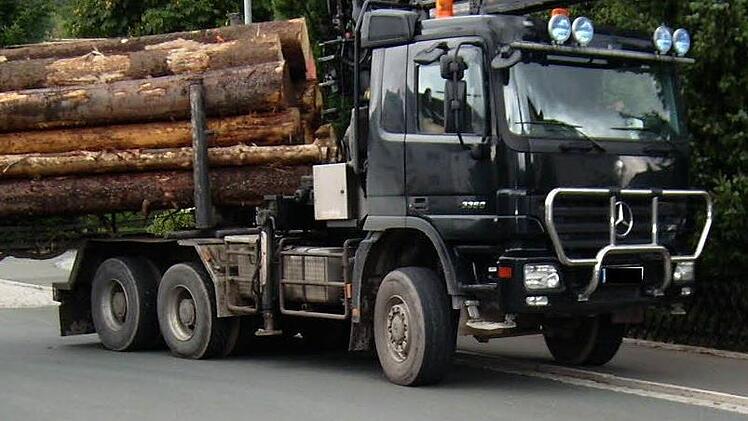 In Pressig geht es teilweise sehr eng zu, wenn die Lkw kommen. Foto: privat