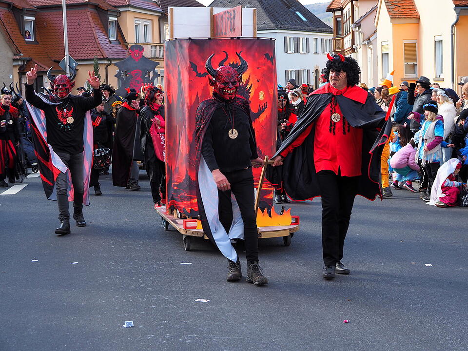 Wildes Faschingstreiben in Steinach an der Saale.