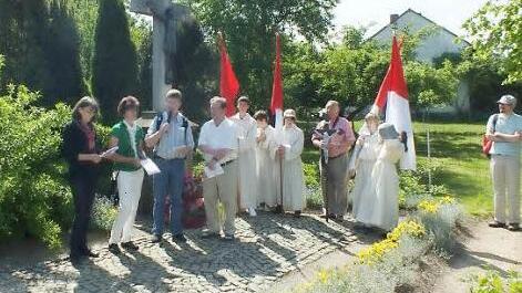 Die Texte wurden unter anderem von Manfred Welker vorgetragen.