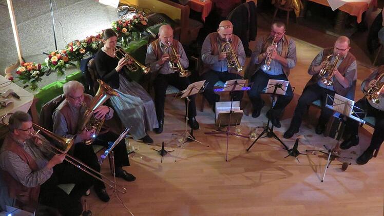 Viel Applaus gab es für die Musiker der "Nothelfer Kapelle". Foto: Monika Schütz