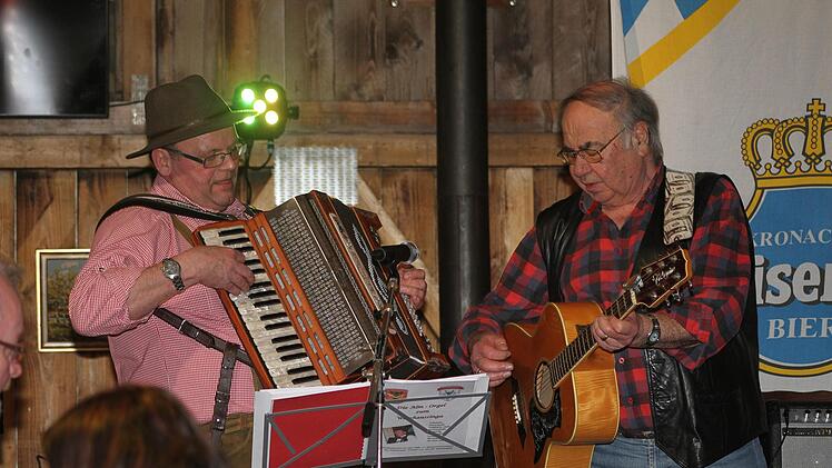 Das Alm-Duo alias Stefan Ender und Jürgen Dittsche sorgte für Stimmung. Foto: Sonny Adam