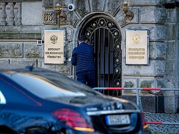 Bundesregierung bestellt russischen Botschafter ein