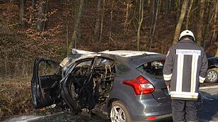 Unterfranken: Helfer rettet Mann aus brennenden Auto