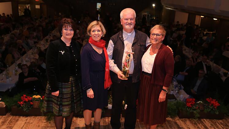Dank an Kreitmeir (v. l.): Beate Opel, Christine Werner, Christoph Kreitmeier und Rosi Kraus Foto: Franz Galster
