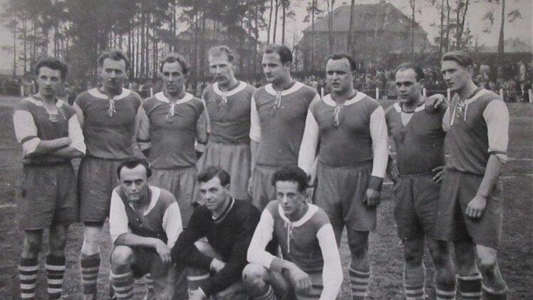 In der Spielsaison 1953/54 wurde der VfL 07 Neustadt bayerischer und süddeutscher Fußball-Amateurmeister. Foto: Dieter Seyfarth