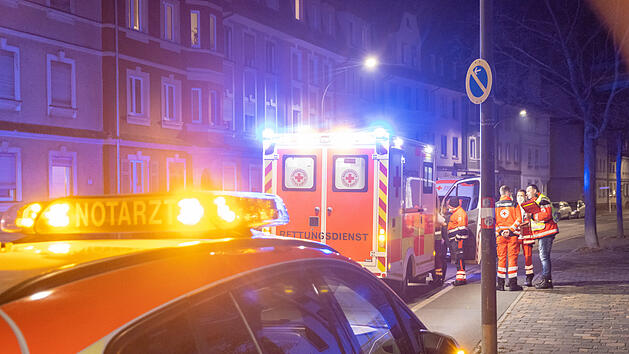 Großer Einsatz in Bamberg: Holzkohlegrill in Wohnung entfacht - drei Menschen verletzt