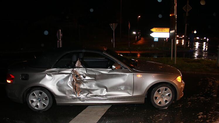 Unfall auf der B 303 an der Kreuzung Neuenmarkt/Wirsberg. Foto: Jürgen Gärtner