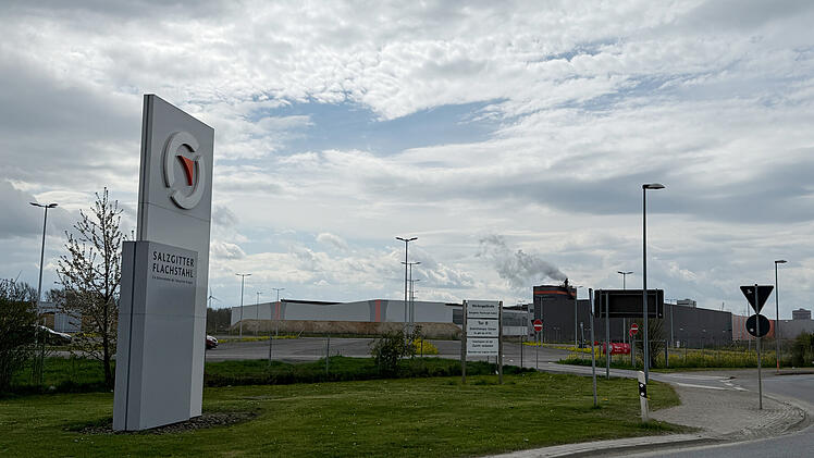 Kleinflugzeug stürzt auf Werksgelände in Salzgitter