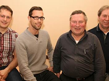 Stehen für die nächsten drei Jahre an der Spitze des VFL Volkach: (von links) Vorsitzender Stefan Söllner, Schriftführer Mario Hein, Schatzmeister Hermann Voit und dritter Vorsitzender Reiner Wiederer