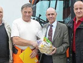 Bürgermeister Franz Uome gratulierte Fredi Ott mit einer Brotzeit zum 25. Dienstjubiläum (von links): VG-Geschäftsstellenleiter Michael Laaber, Fredi Ott, Franz Uome und Bauamtsleiter Andre Weber. Foto: K.-P. Wulf