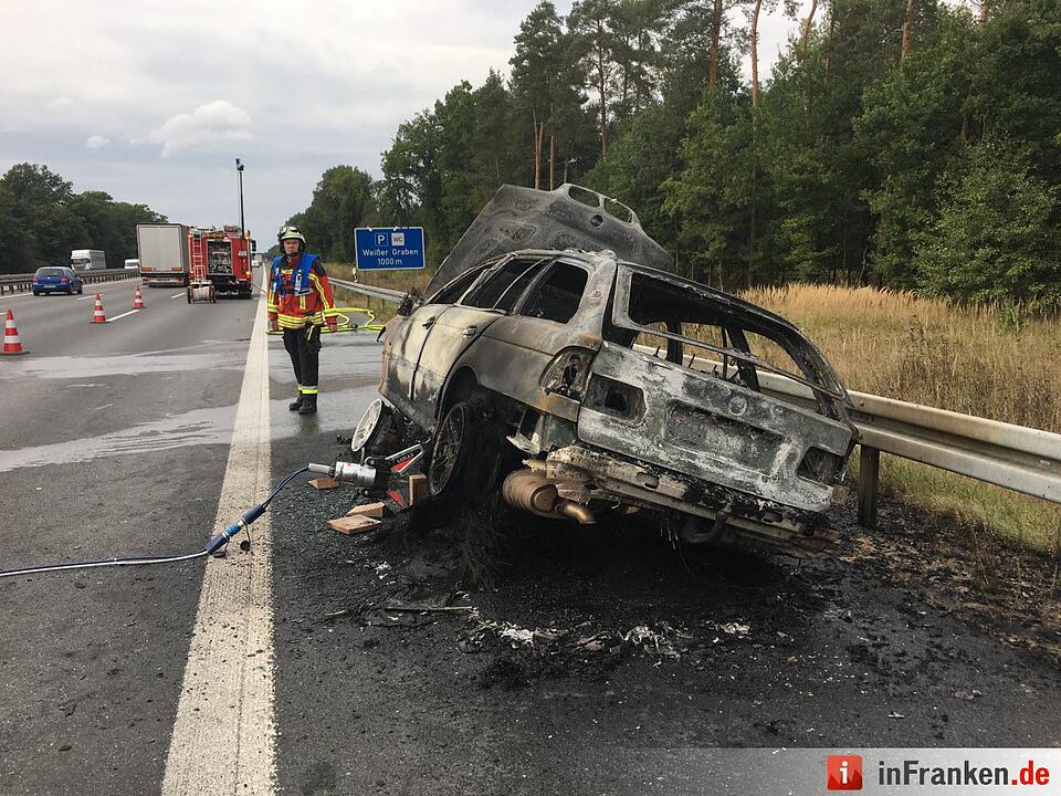 BMW brennt auf A3 völlig aus