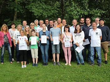 Die Ortsmeister der Gemeinden Untersiemau und Großheirath im Schießen Foto: Michael Stelzner