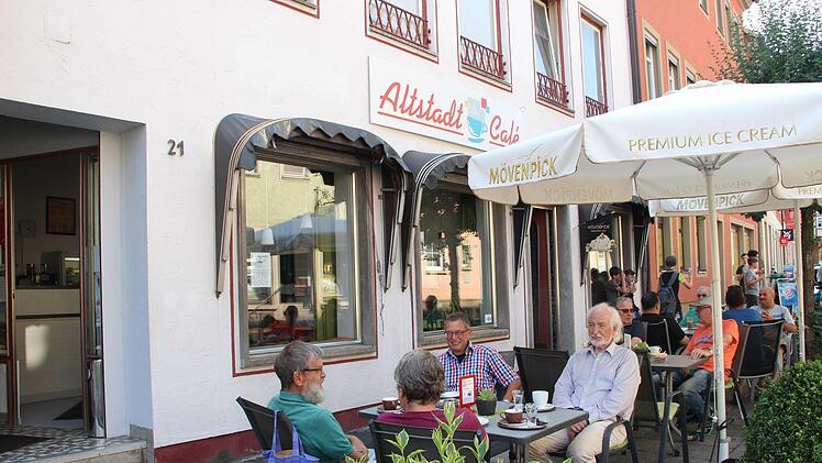 Das Altstadtcafé ist ein beliebter Treffpunkt geworden, der mit der Schließung im Oktober verloren geht. Foto: Heike Beudert