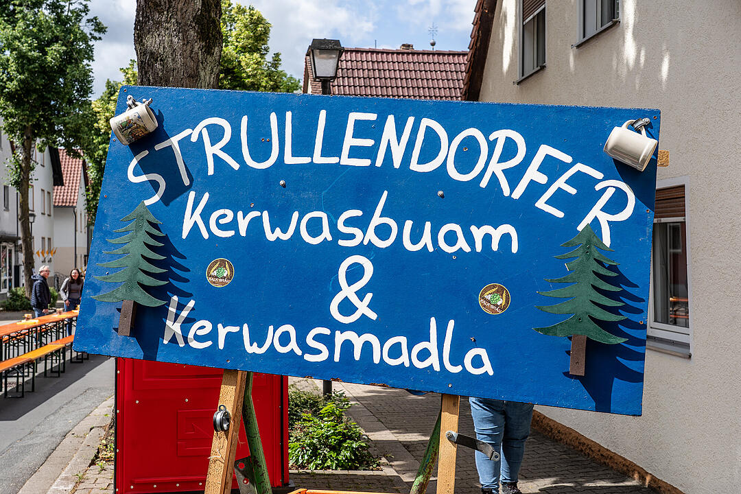 Festliche Genussmeile mit vielen verschiedenen regionalen Spezialit&auml;ten.