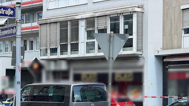 In einer Spielothek in N&uuml;rnberg Tafelhof ist eine 35-j&auml;hrige Angestellte durch einen Angriff mit einem spitzen Gegenstand t&ouml;dlich verletzt worden.