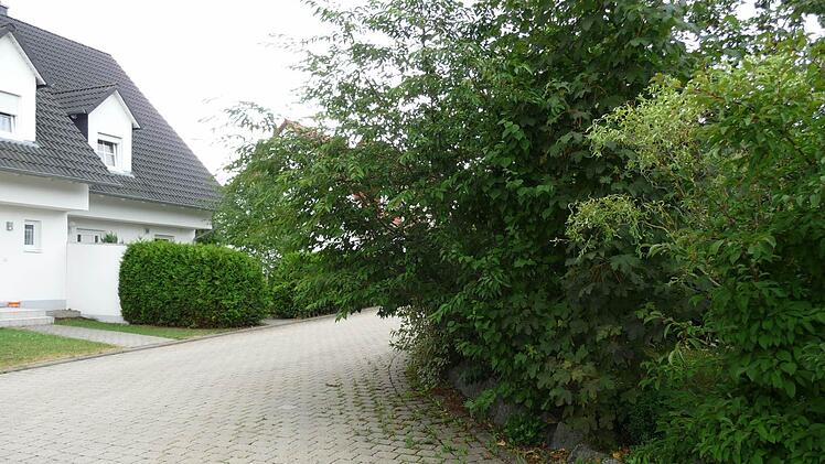 Selbst wenn es sich um wenig befahrene Siedlungsstraßen handelt, muss der Straßenraum freigehalten werden.