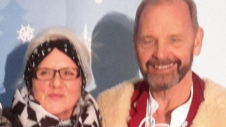 Ein Wiedersehen nach 22 Jahren feierten die Bad Kissinger Sängerin Jutta Wieczorek und der Oberhirte der Schäfer, Uwe Erhardt, am Rande der Bergweihnacht.Rolf Pralle