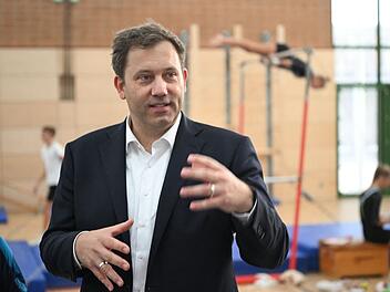 Finanzminister Klingbeil besucht Zukunftsprojekte in Deutschland