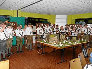 Die Jagdhornbl&auml;sergruppe er&ouml;ffnete und beendete die Jahresversammlung und Hegeschau der Kreisgruppe Ebern des Landesjagdverbandes.