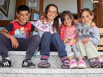 Auf der Suche nach einem neuen Zuhause: Mohammed (8), Hanna (9), Christina (5) und Anita (7) wohnen erst einmal in Volkers. Fotos: Ulrike Müller