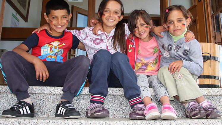 Auf der Suche nach einem neuen Zuhause: Mohammed (8), Hanna (9), Christina (5) und Anita (7) wohnen erst einmal in Volkers. Fotos: Ulrike Müller