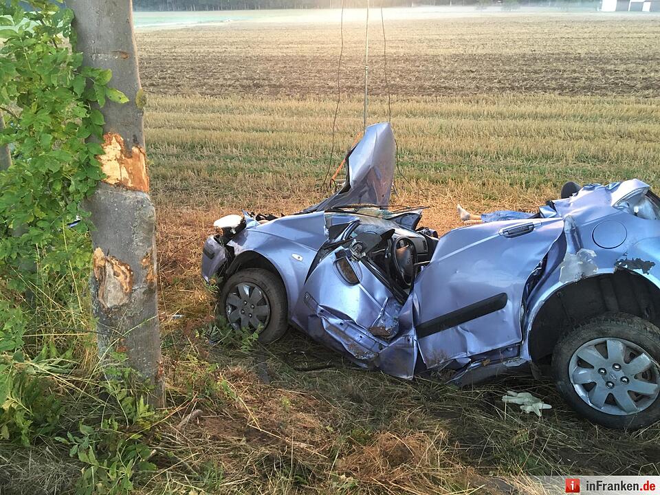 Tödlicher Verkehrsunfall auf der B2 bei Schwabach