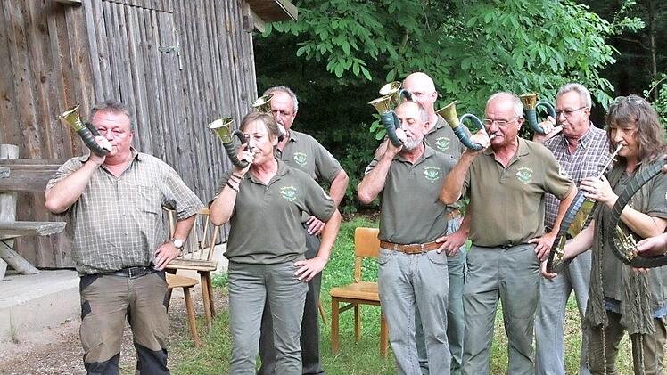 Die Jagdhornbläser eröffneten die Diskussionsrunde musikalisch.