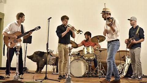 Die Gruppe "Maik Mondial" trat im "Victoria"-Saal auf.  Foto: Gerold Snater