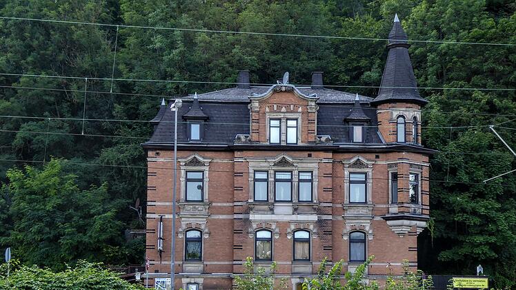 1896 erbaute Otto Leheis dieses zweigeschossige Haus an der Adamistraße.Foto: Jochen Berger