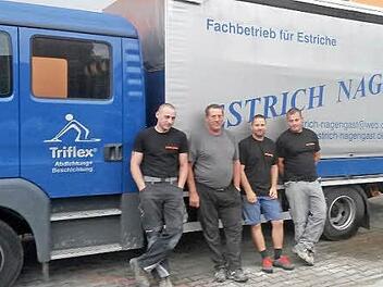 Geschäftsführer Harald Nagengast (2.v.re.) im Kreis seiner kompetenten Mitarbeiter. Hier wird eine Rund-um-Betreuung auf der Baustelle angeboten!  Fotos: PR