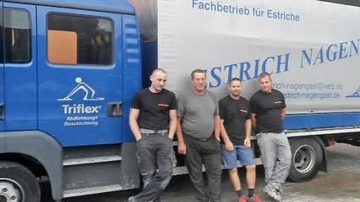 Geschäftsführer Harald Nagengast (2.v.re.) im Kreis seiner kompetenten Mitarbeiter. Hier wird eine Rund-um-Betreuung auf der Baustelle angeboten!  Fotos: PR