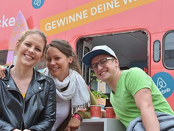 Nicht mehr nur junge Leute wie Kristin, Sonja und Dominik aus Nürnberg nutzen das Online-Portal "AirBnB" zum Buchen von Privatunterkünften. Foto: NP.
