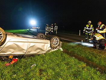 In F&uuml;rth am Berg bei Neustadt bei Coburg hat es einen schweren Verkehrsunfall gegeben. Symbolbild: Monika Skolimowska/ZB/dpa
