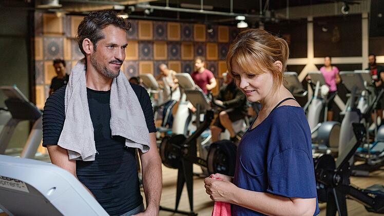 Ein zun&auml;chst harmloser Flirt mit Viktor (Sebastian Becker) entpuppt sich f&uuml;r Nina (Laura Tonke) als Albtraum.