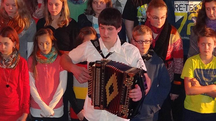 Michael Brembs begeisterte das Publikum mit traditionellen Akkordeon-Einlagen .