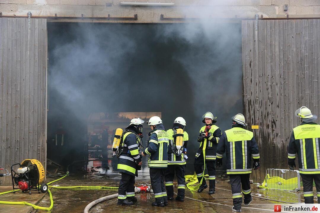 Feuer zerstört Scheune in Hohn am Berg