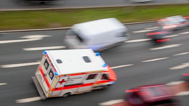 Mit schweren Verletzungen wurde  der Rentner ins Krankenhaus gebracht.  Foto: NEWS5 / Grundmann