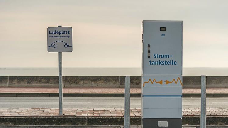 Zu den besten Anbietern im HPC Ladestation Vergleich gehört der Energieversorger EnBW, der in Deutschland mit ca. 900 eigenen HPC Ladepunkten das größte Netz betreibt