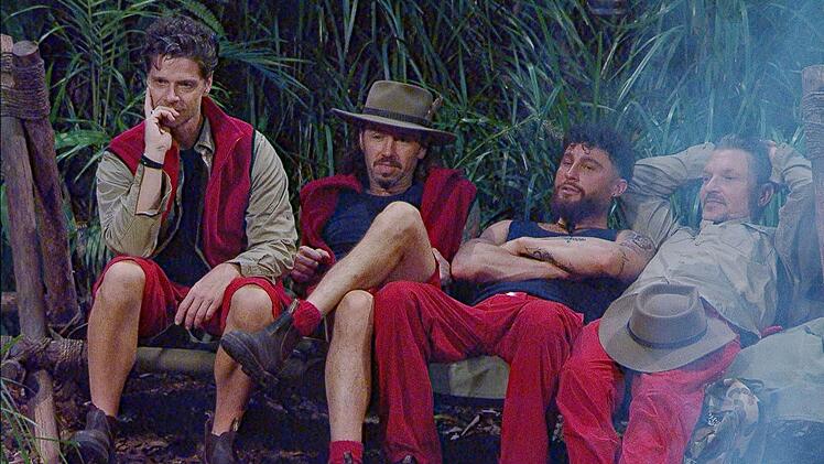 "Das ist ein bisschen wie Theater jetzt", stellen Stephen D&uuml;rr, Gil Ofarim, Umut Tekin und Hardy Kr&uuml;ger fest.