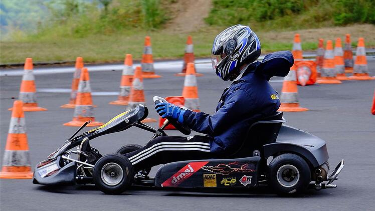 Philipp Hofmann auf Tour durch die Pylonen. Foto: Gerd Schaar