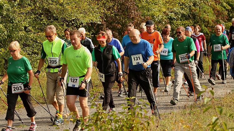 Ein starkes Teilnehmerfeld mit 55 Männern und Frauen trat bei den Nordic-Walkern an.