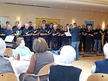 Die Reuther Sänger bei ihrem Konzert  Foto: Heidi Amon