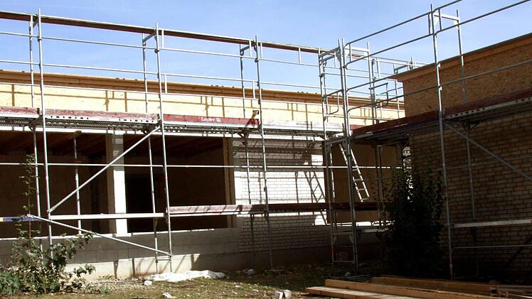 Die Sanierung der Grundschule Hannberg ist in vollem Gange, weitere Aufträge wurden vergeben.      Foto: Richard Sänger