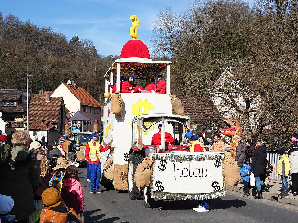 Buntes Faschingstreiben lockte tausende Besucher an.
