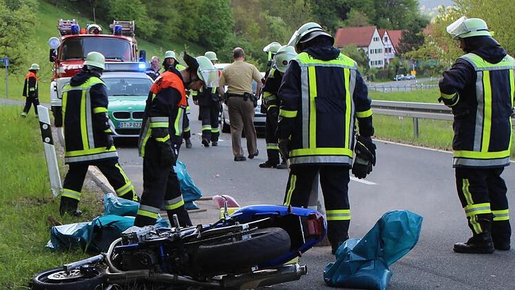 Ein 18-Jähriger Kradfahrer hat sich am späten Dienstag schwer verletzt. Fotos: fra-press